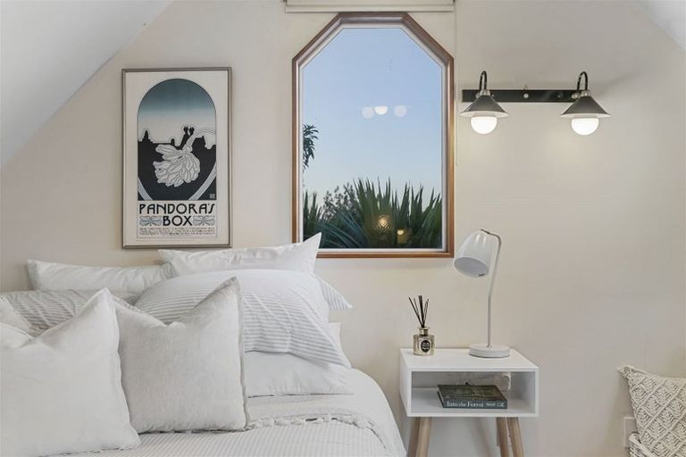 Photo of property in 1/51 Aeroview Drive, Beach Haven, Auckland, 0626