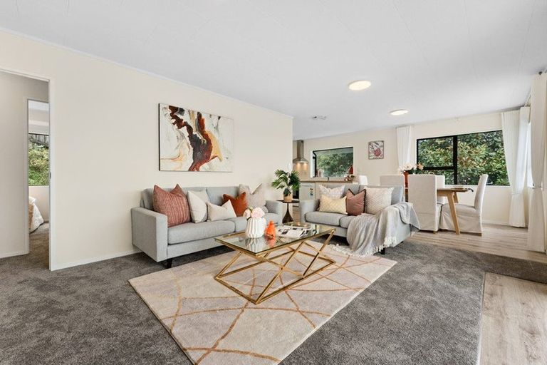 Photo of property in 2/16 Kupari Place, Totara Vale, Auckland, 0629