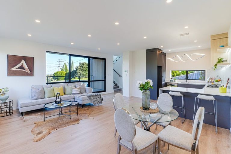 Photo of property in 858d East Coast Road, Northcross, Auckland, 0630