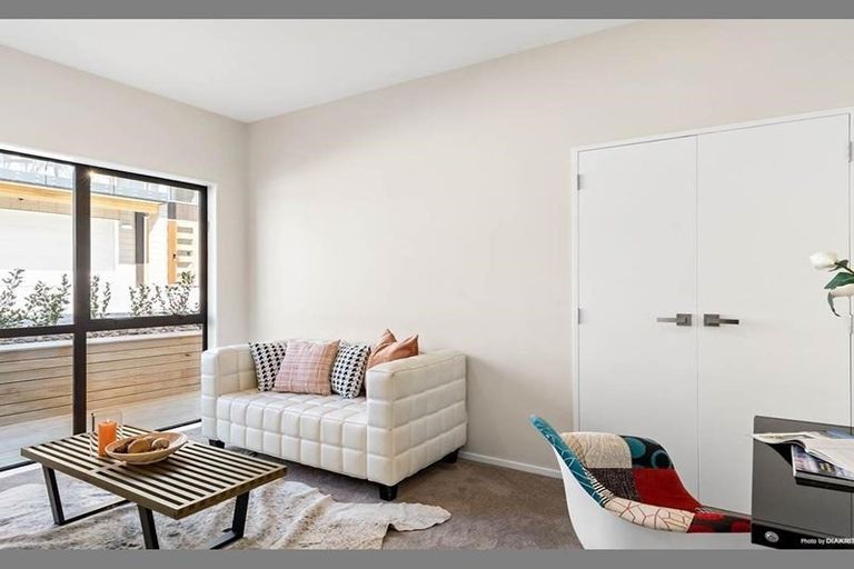 Photo of property in 18 Para Close, Fairview Heights, Auckland, 0632