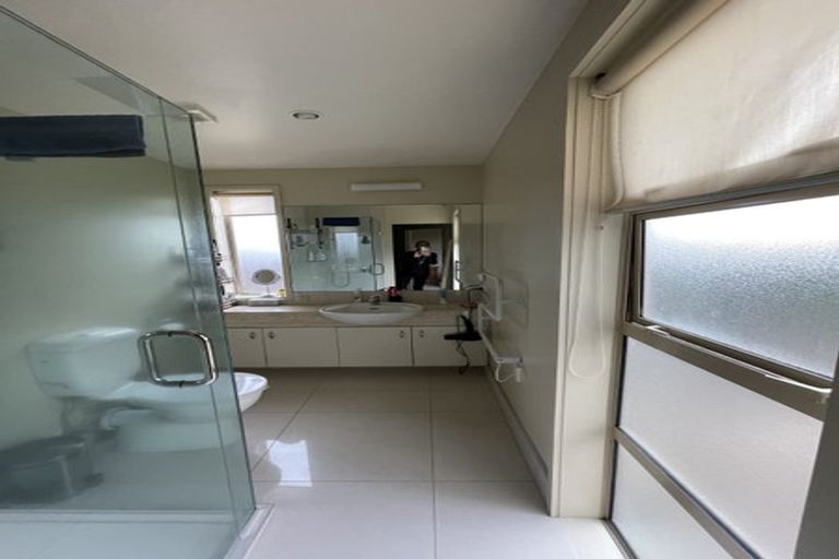 Photo of property in 1/170 East Coast Road, Forrest Hill, Auckland, 0620