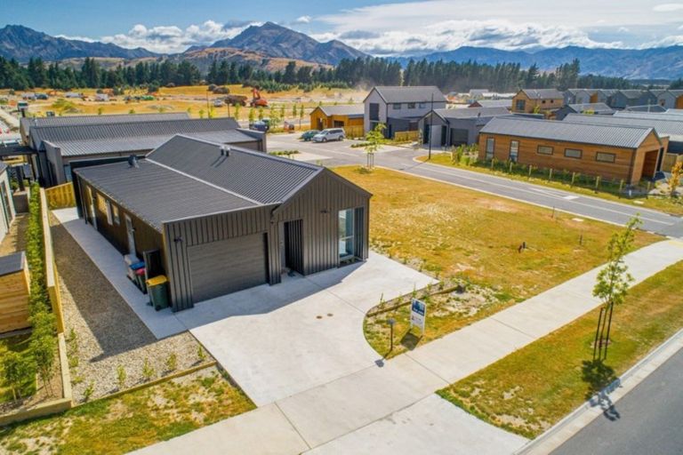 Photo of property in 26 Obelisk Street, Wanaka, 9305