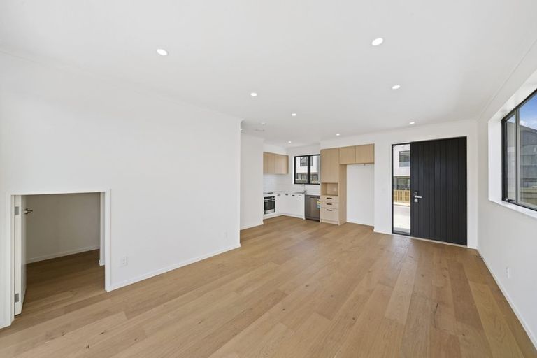 Photo of property in 89 Waipuhinui Way, Wiri, Auckland, 2104