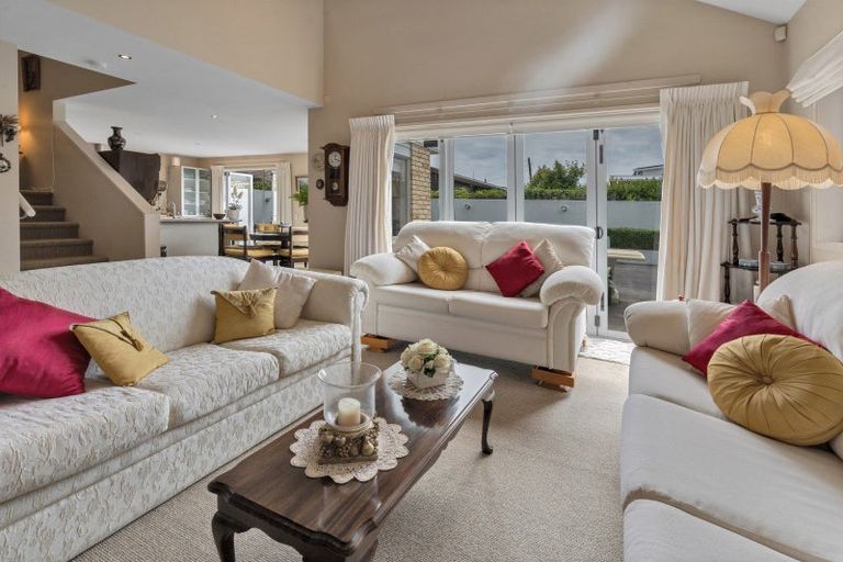 Photo of property in 100 Howe Street, Howick, Auckland, 2014