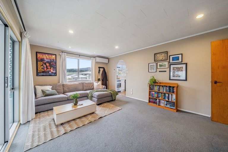 Photo of property in 1/3 Omaha Grove, Totara Park, Upper Hutt, 5018