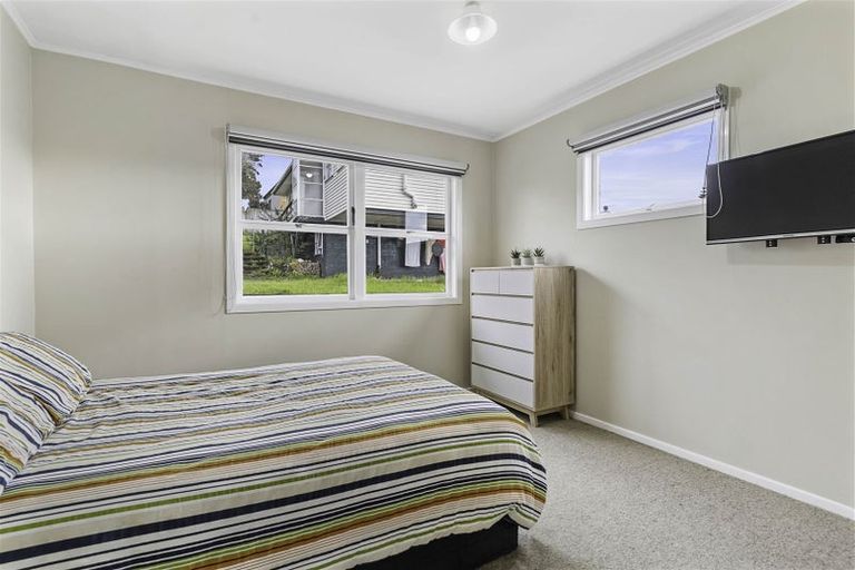 Photo of property in 1/38 Weldene Avenue, Glenfield, Auckland, 0629