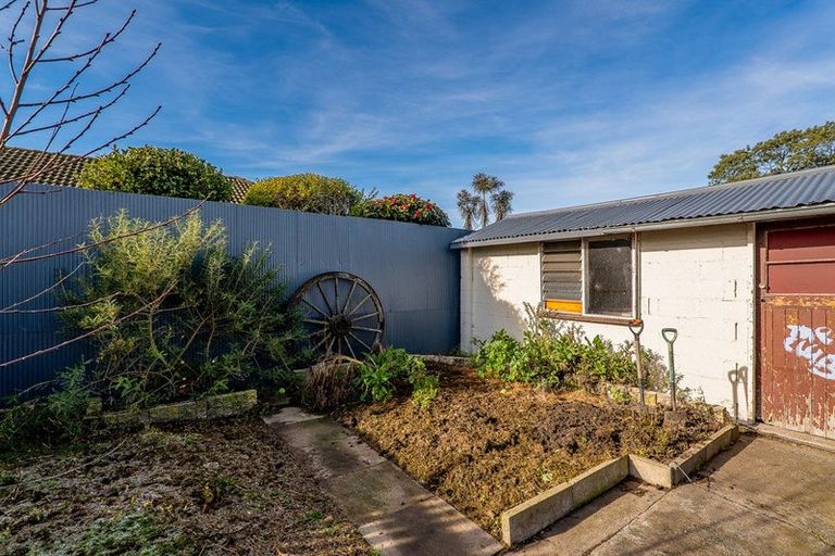 Photo of property in 320 Main North Road, Redwood, Christchurch, 8051