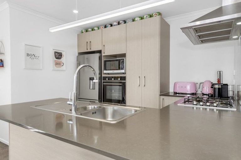 Photo of property in 25 Kapowai Boulevard, Takanini, 2112