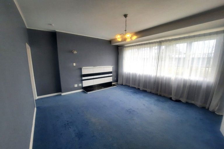 Photo of property in 2 Savage Crescent, Upper Hutt Central, Upper Hutt, 5018