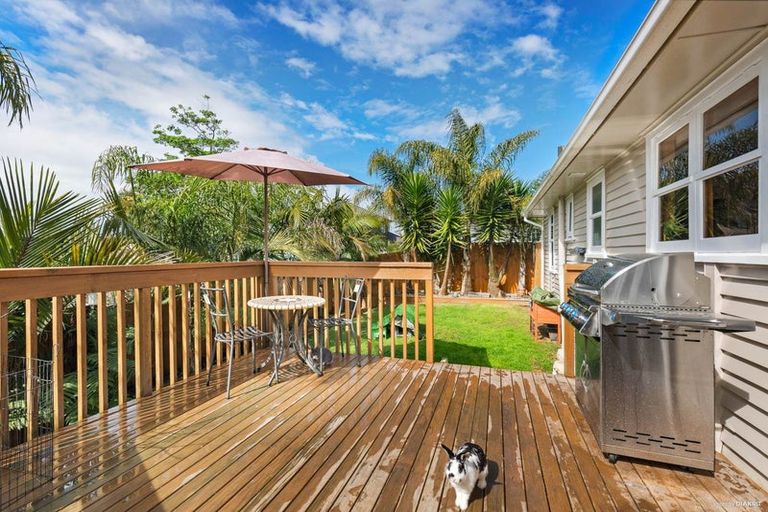 Photo of property in 1/9 Merton Avenue, Glenfield, Auckland, 0627