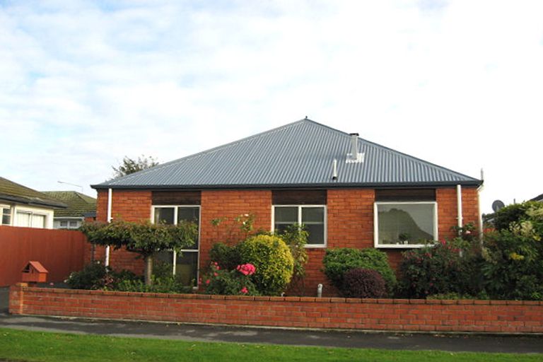 Photo of property in 10 Sawyers Arms Road, Northcote, Christchurch, 8052