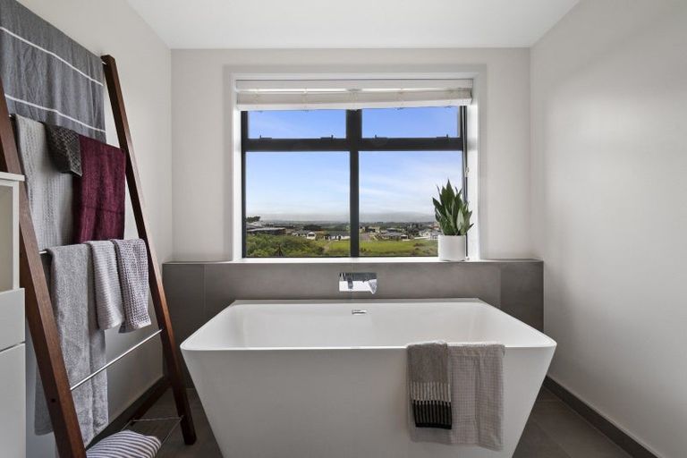 Photo of property in 67 Ruapehu Drive, Fitzherbert, Palmerston North, 4410