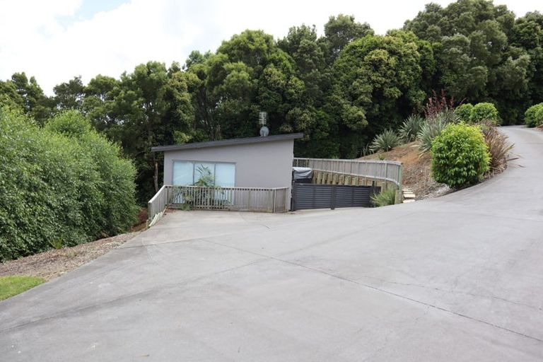 Photo of property in 73 Warman Road, Okura, Auckland, 0792