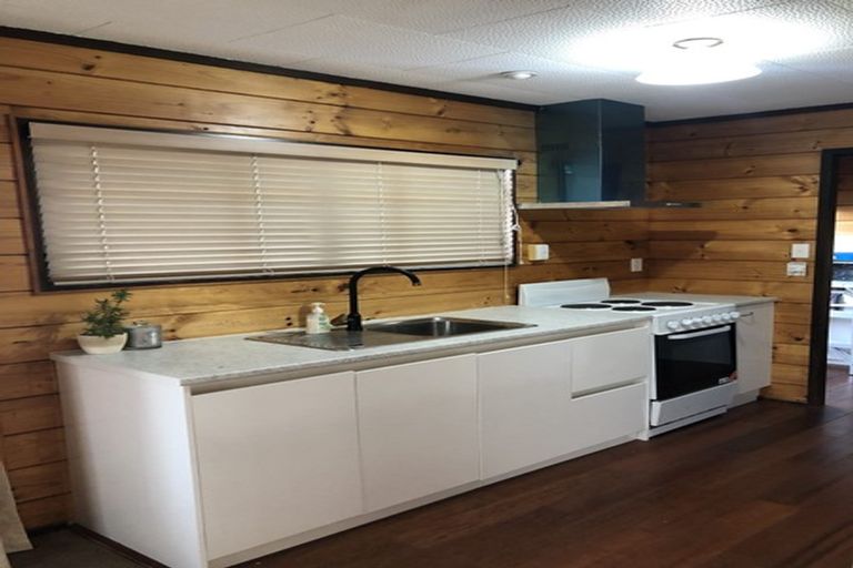 Photo of property in 5 Melia Grove, Goodwood Heights, Auckland, 2105