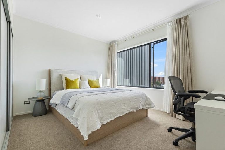 Photo of property in 33 Wallace Road, Hobsonville, Auckland, 0616