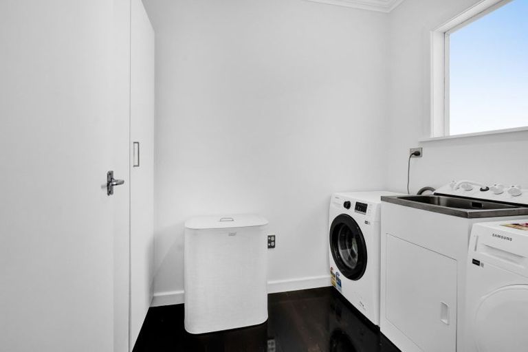 Photo of property in 290 Devon Street West, New Plymouth, 4310