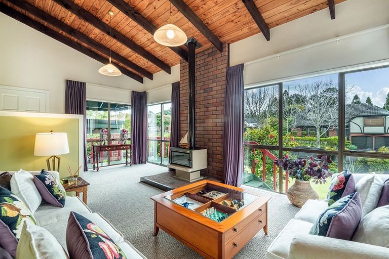 Photo of property in 3 Portsea Place, Chatswood, Auckland, 0626