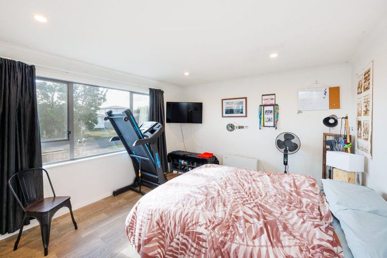 Photo of property in 12 Somerset Crescent, Highbury, Palmerston North, 4412