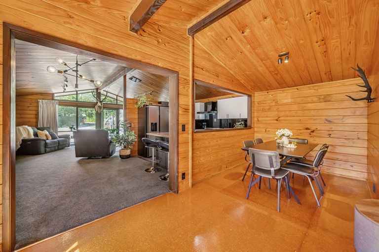 Photo of property in 135 Plateau Road, Te Marua, Upper Hutt, 5018