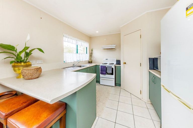 Photo of property in 2a Waiari Road, Conifer Grove, Takanini, 2112