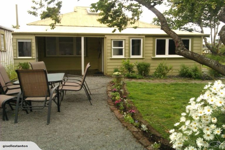 Photo of property in 33 Dublin Street, Martinborough, 5711