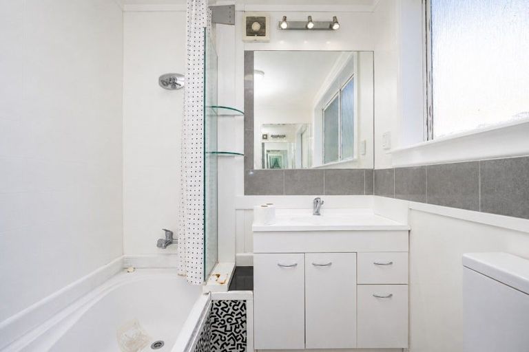 Photo of property in 3 Coote Road, Bluff Hill, Napier, 4110