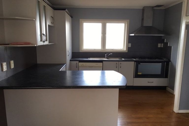 Photo of property in 16 Taupo Street, Green Bay, Auckland, 0604