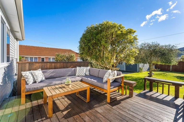 Photo of property in 32 Heretaunga Square, Silverstream, Upper Hutt, 5019