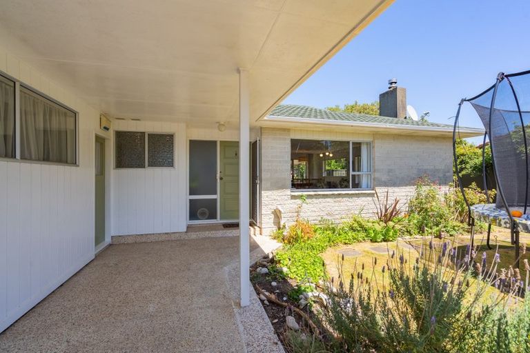 Photo of property in 24 Rewarewa Crescent, Waikanae, 5036