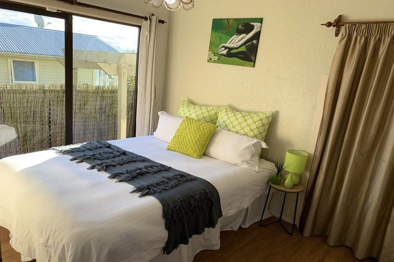 Photo of property in 2/39 Brunton Place, Glenfield, Auckland, 0629