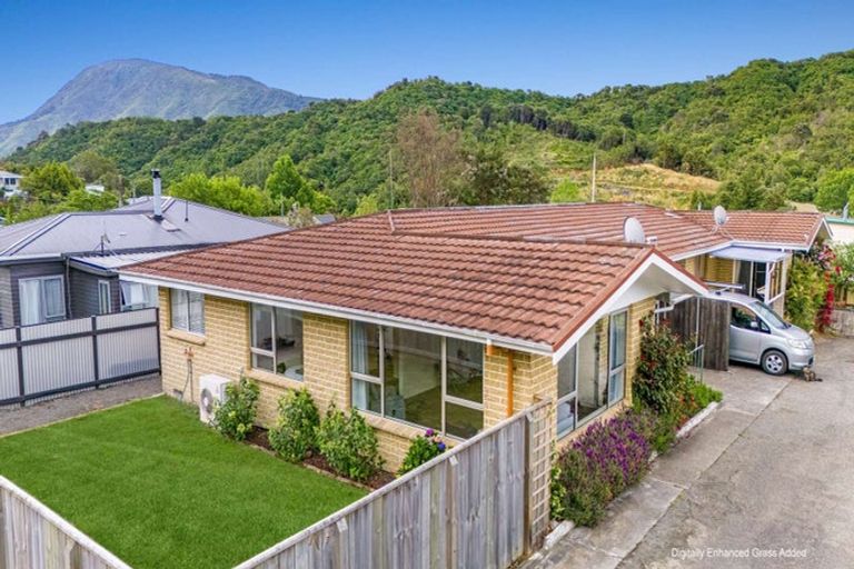 Photo of property in 131a Waikawa Road, Picton, 7220