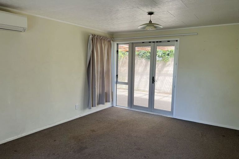 Photo of property in 2/13 Erica Road, Sunnynook, Auckland, 0620