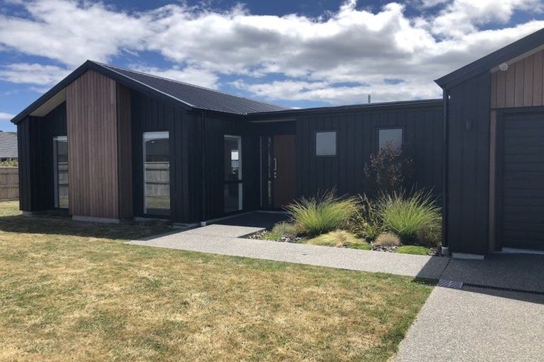 Photo of property in 1 Pohe Street, Waikanae, 5036