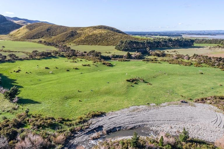 Photo of property in 52 Cross Creek Road, Western Lake, Featherston, 5773