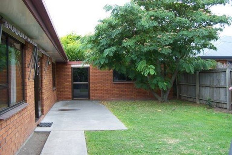 Photo of property in 1/24 Sawtell Place, Northcote, Christchurch, 8052