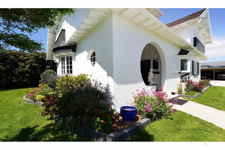 Photo of property in 17 Rhodes Street, Waimate, 7924