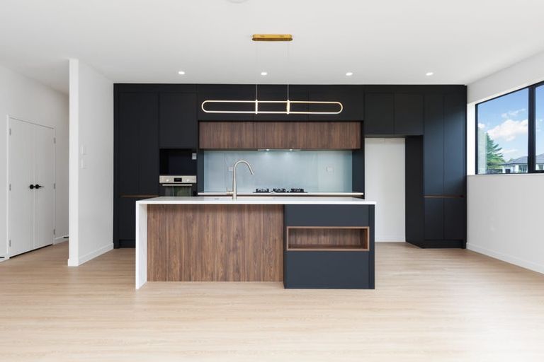 Photo of property in 5 Endurance Rise, Orewa, 0931