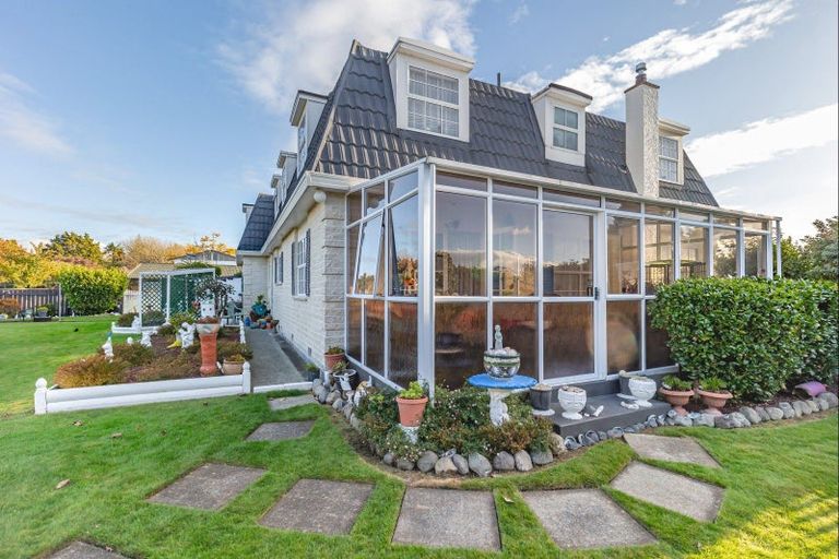 Photo of property in 2 Avon Street, Levin, 5510