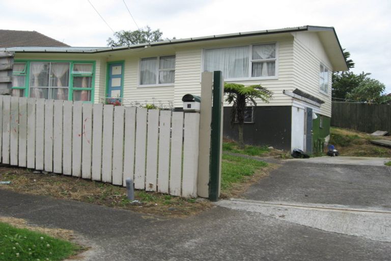 Photo of property in 3 Farnborough Crescent, Mangere, Auckland, 2022
