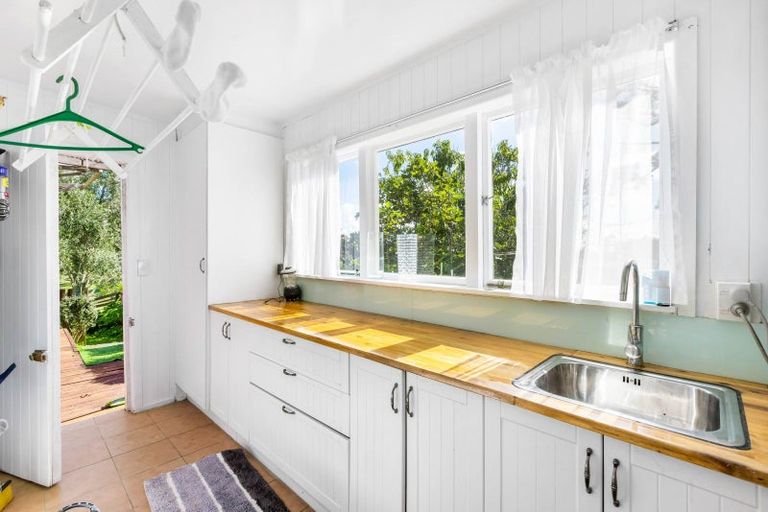 Photo of property in 98 Hanham Road, Kumeu, 0891