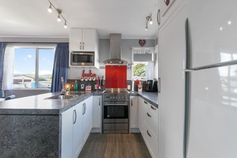 Photo of property in 10 Lipton Grove, Opaheke, Papakura, 2113