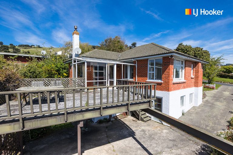 Photo of property in 1 Featherston Street, Macandrew Bay, Dunedin, 9014