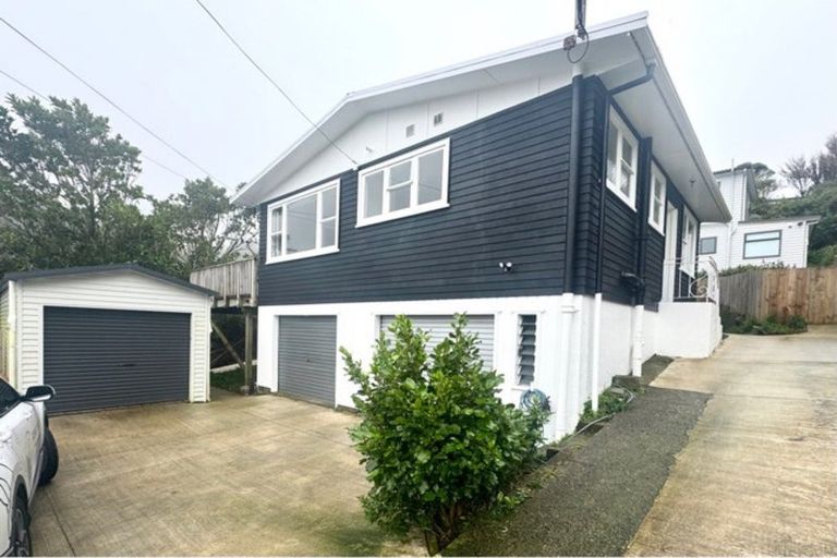 Photo of property in 5a Chaucer Way, Karori, Wellington, 6012