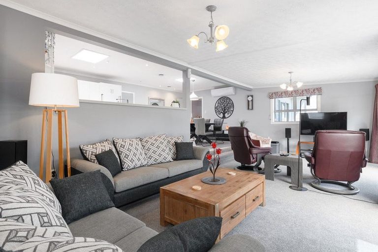 Photo of property in 69 Ngatai Road, Otumoetai, Tauranga, 3110