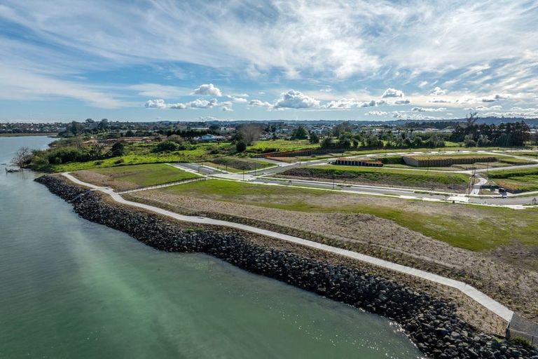 Photo of property in 42 Harbourside Parade, Hobsonville, 0616