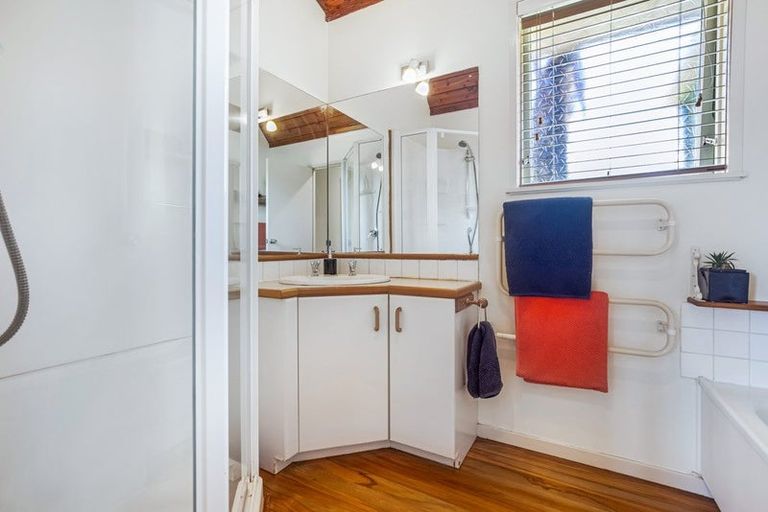 Photo of property in 11 Lemnos Place, Titirangi, Auckland, 0604