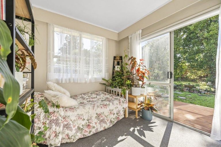 Photo of property in 13 Helleur Road, Massey, Auckland, 0614