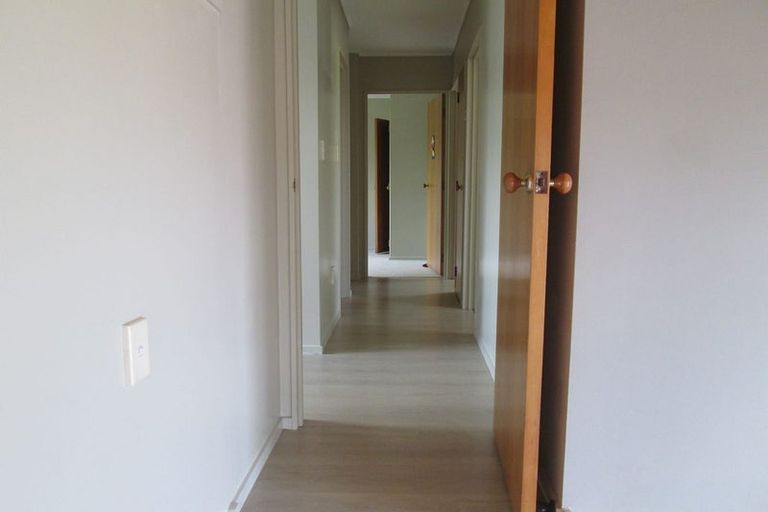 Photo of property in 2/30 Barbados Drive, Unsworth Heights, Auckland, 0632