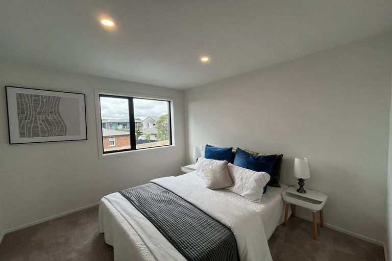 Photo of property in 27c Dawnhaven Drive, Te Atatu Peninsula, Auckland, 0610