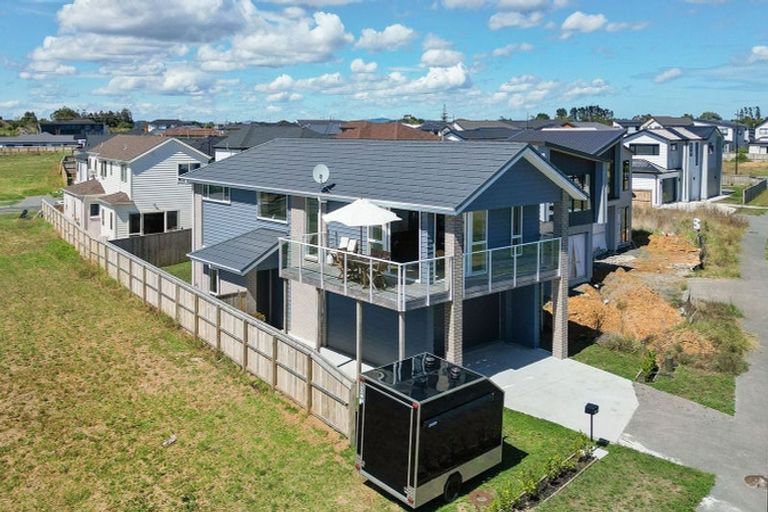 Photo of property in 9 Whata Street, Clarks Beach, 2122